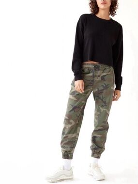 TNA  - Green Camo Women's jogger